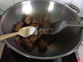 茶樹菇土豆排骨煲的做法步驟：4