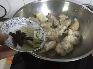 蘿卜花生豬蹄煲的做法步驟：2