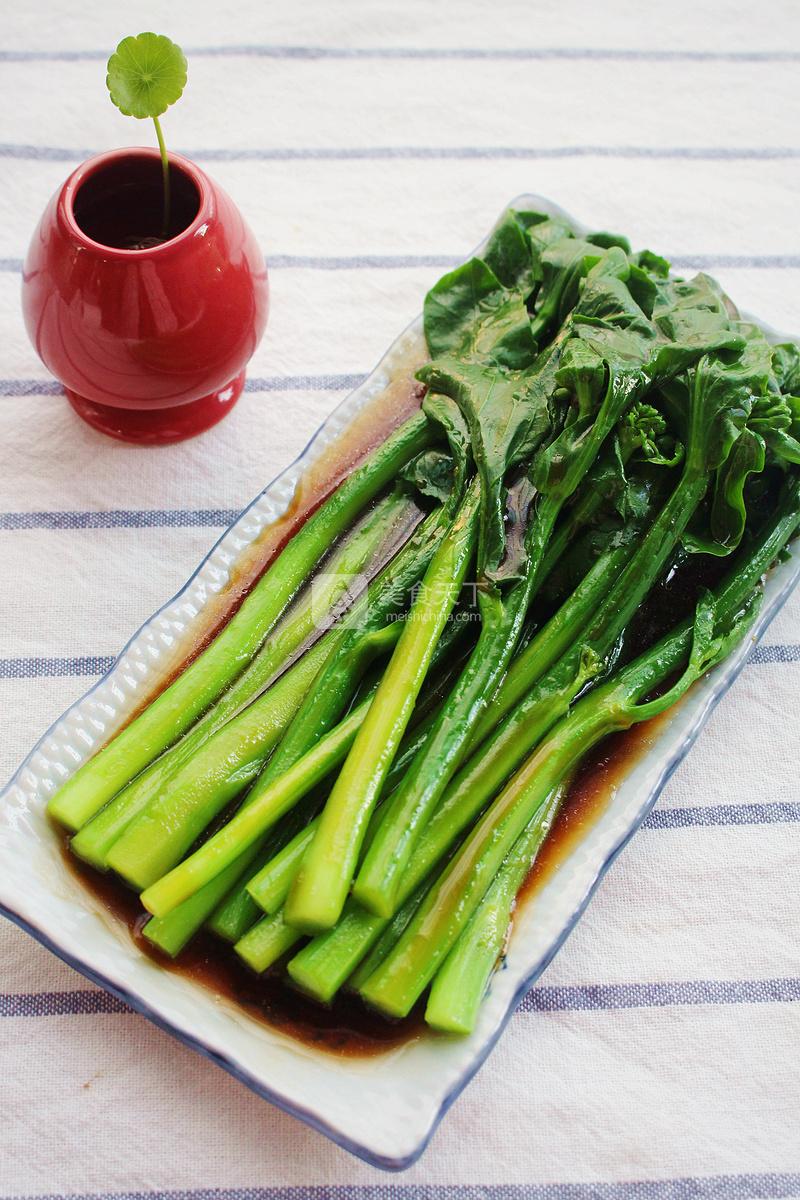 "白灼芥蓝,原汁原味的吃绿色菜,这个是我最喜欢吃的蔬菜,去茶餐厅必