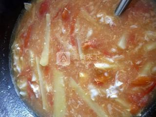疙瘩汤的做法_西红柿土豆疙瘩汤的家常做法_