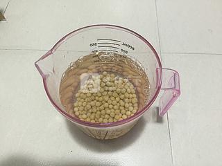 香甜软糯-黄豆焖猪蹄的做法步骤：1