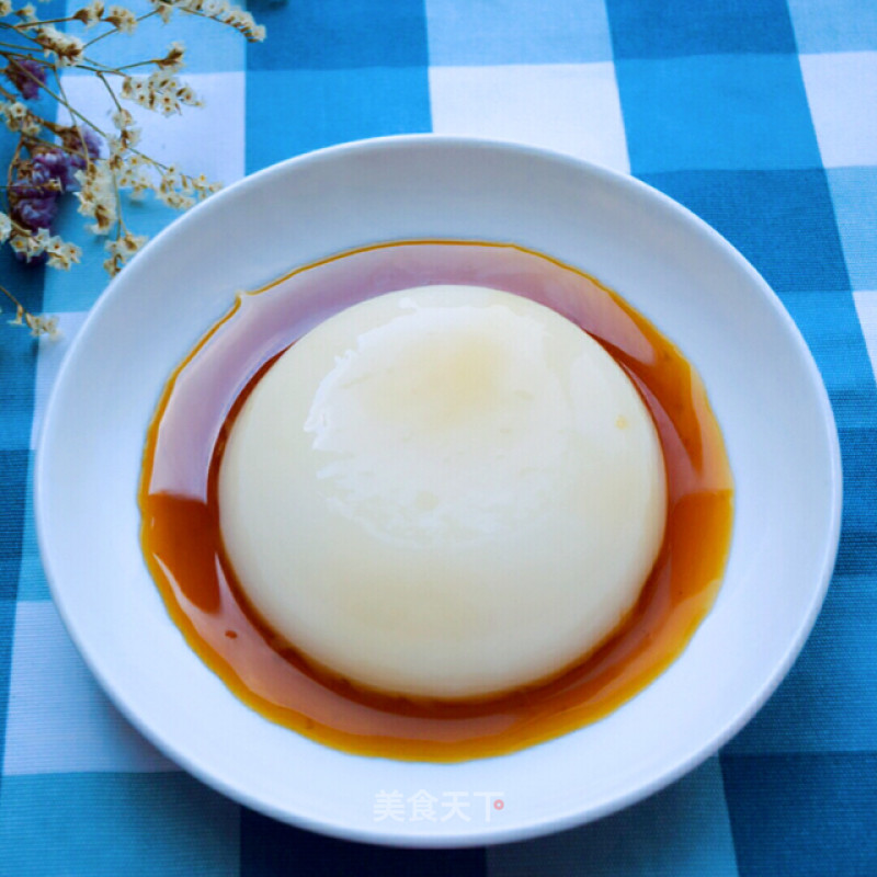 Shiny white cold cake with brown sugar sauce