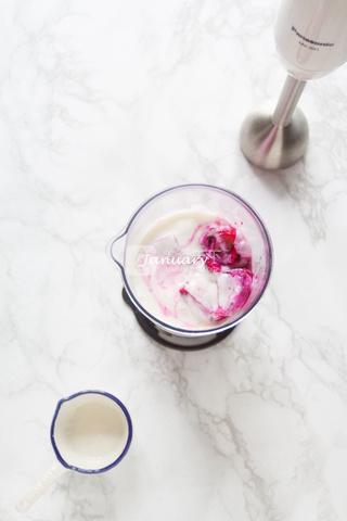 【图文】火龙果酸奶冰棒的做法_火龙果酸奶冰