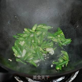 青椒炒豆腐皮的做法步骤：7