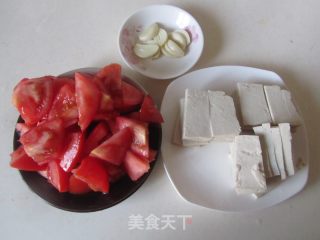 番茄烧豆腐的做法步骤：1