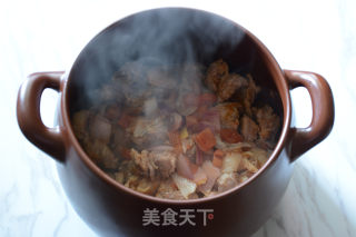 坤博砂鍋西紅柿土豆燉牛腩的做法步驟：5