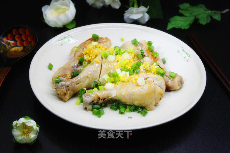 "盐焗鸡是粤菜系中占有重要位置,属于客家招牌.