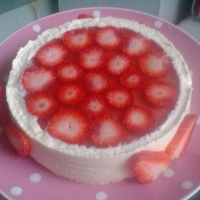 草莓果冻慕斯蛋糕的照片报告