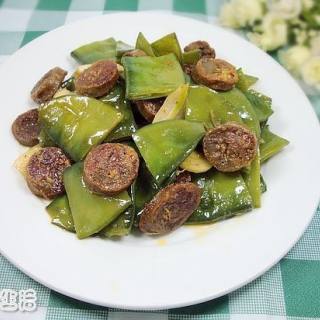 家常小菜——腊肠炒扁豆
