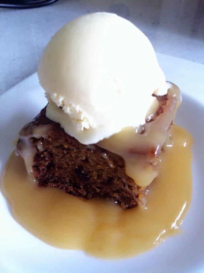 红枣蛋糕搭配太妃酱（sticky date pudding with toffee sauce)的做法