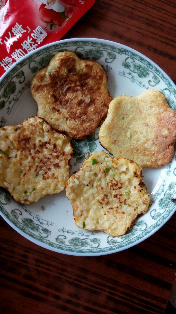 米饭蛋花饼的做法