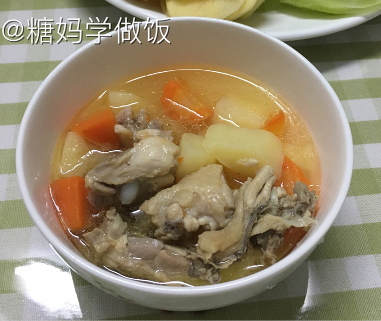 土豆胡萝卜鸡肉汤的做法