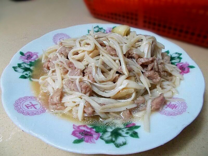 杏鲍菇炒肉丝的做法