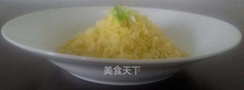 黄金炒饭
蛋炒饭可谓是多种多样，不同地域有着不同的特色黄金炒饭是北京特色蛋炒饭的一种，有着宫廷厨艺的背景的做法