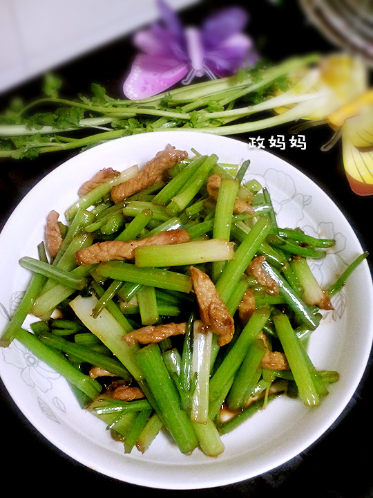 肉丝炒芹菜的做法