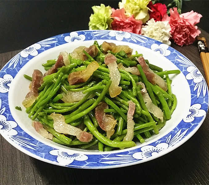 芦蒿炒咸肉的做法