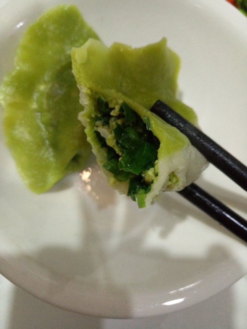 鸡蛋虾仁韭菜白菜水饺的做法