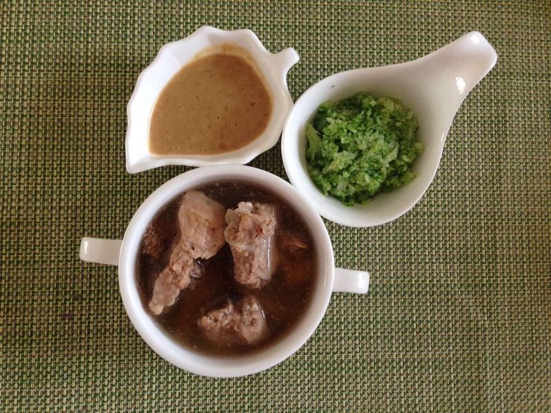 宝宝辅食：西兰花泥+花生芝麻酱的做法