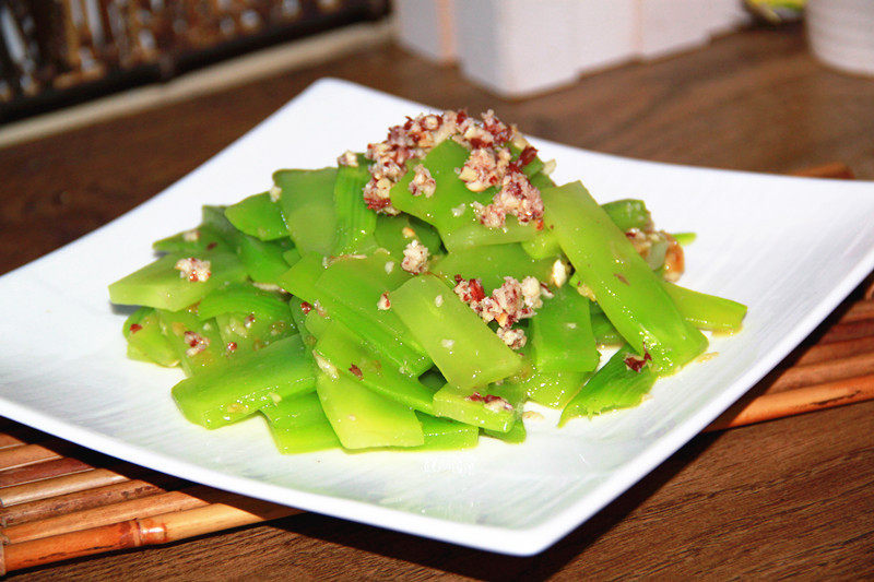 简单三种食材打造夏季开胃凉菜---凉拌莴苣的做法