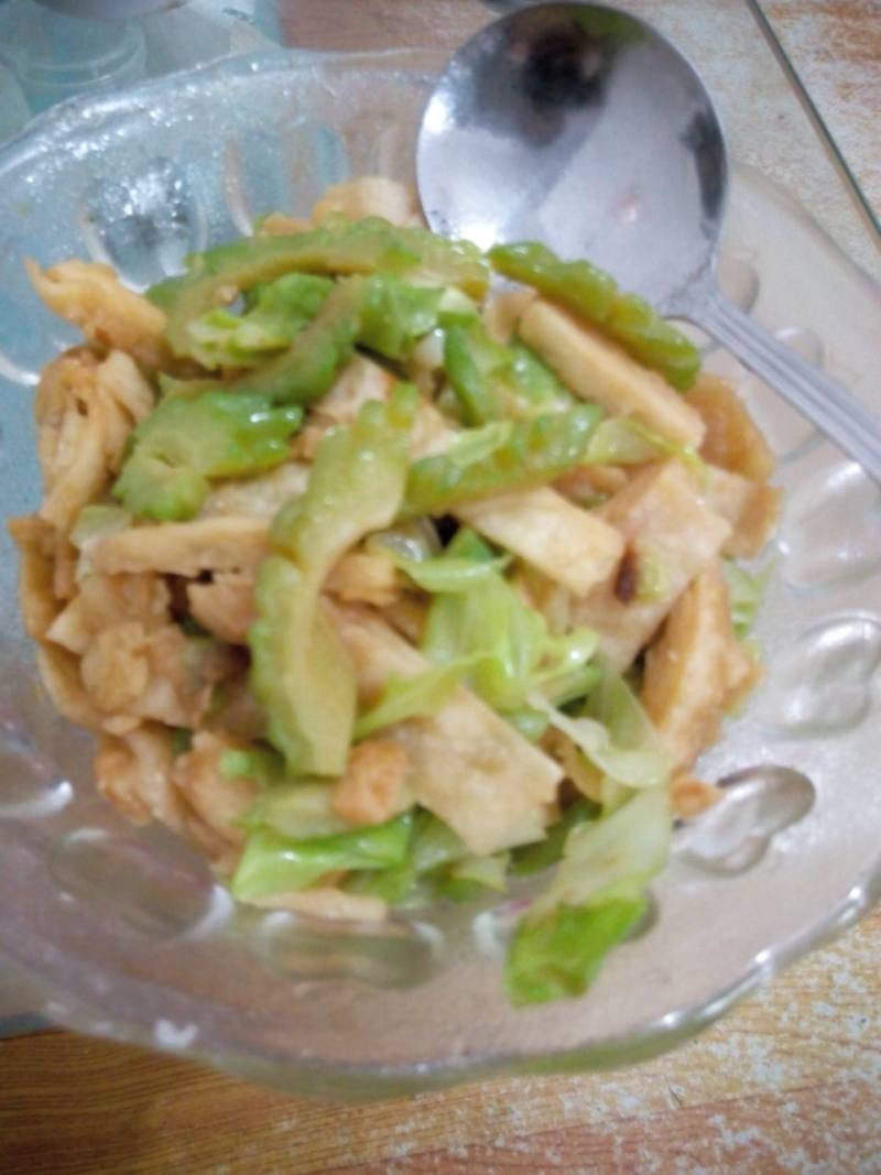 苦瓜青菜炒饼丝的做法