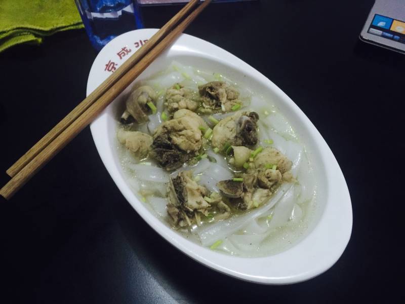 鸡汤河粉的做法