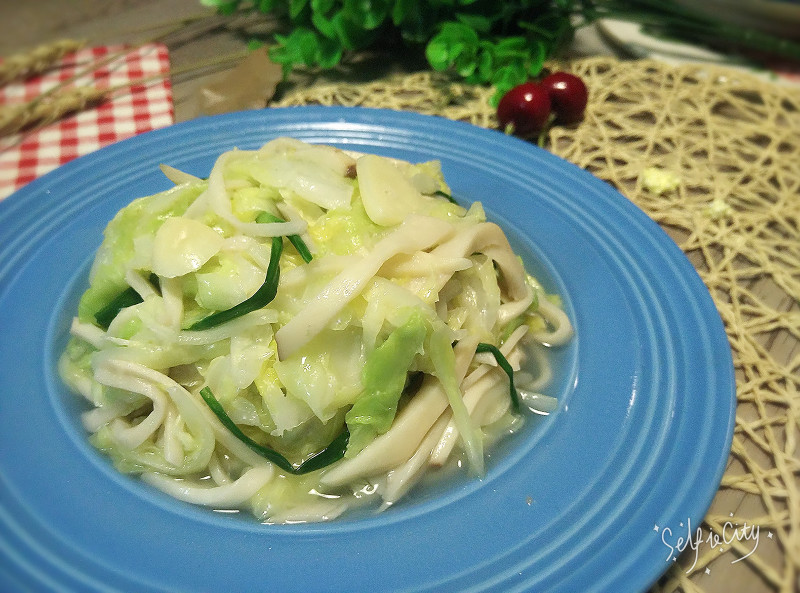 杏鲍菇炒大白菜的做法