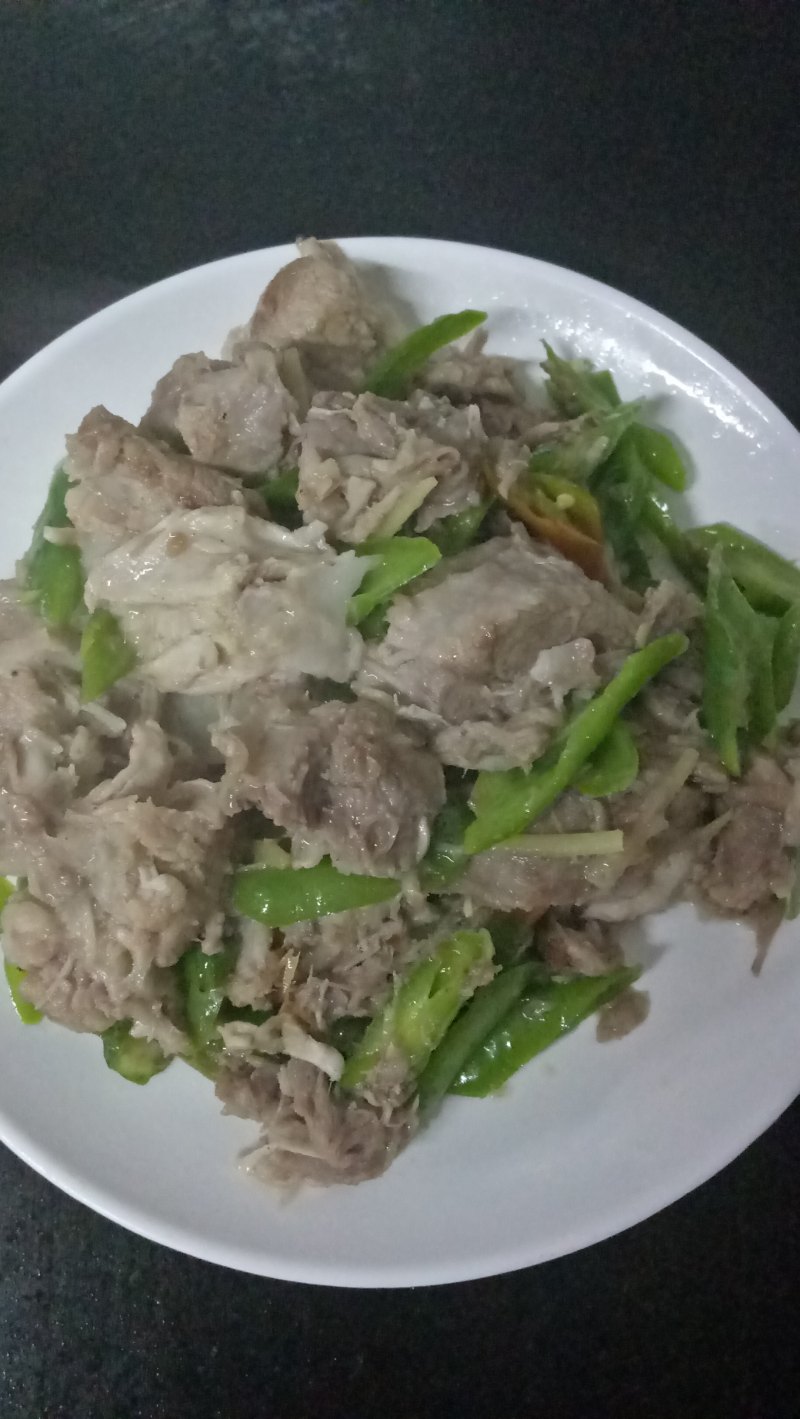 尖椒大骨肉的做法