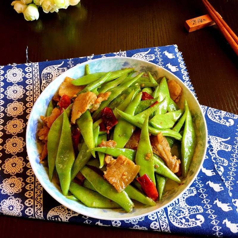 五花肉炒芸豆的做法