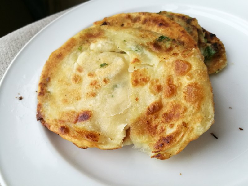 半烫面葱油饼（手抓饼）的做法