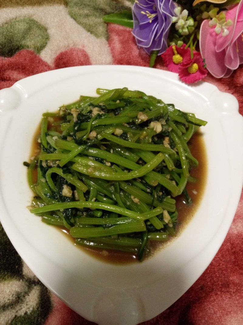 蒜香茼蒿的做法