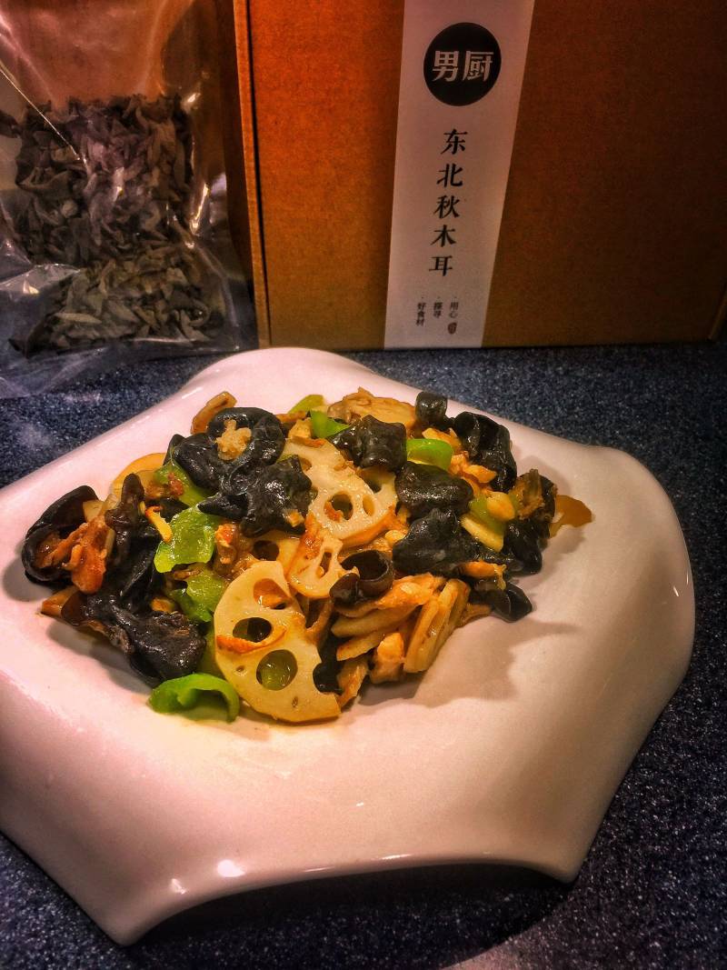 木耳藕片炒肉的做法