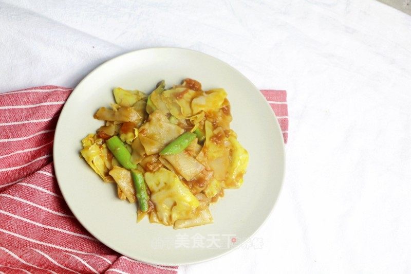 简单美食分享，炒饺子皮蔬菜面片的做法一览