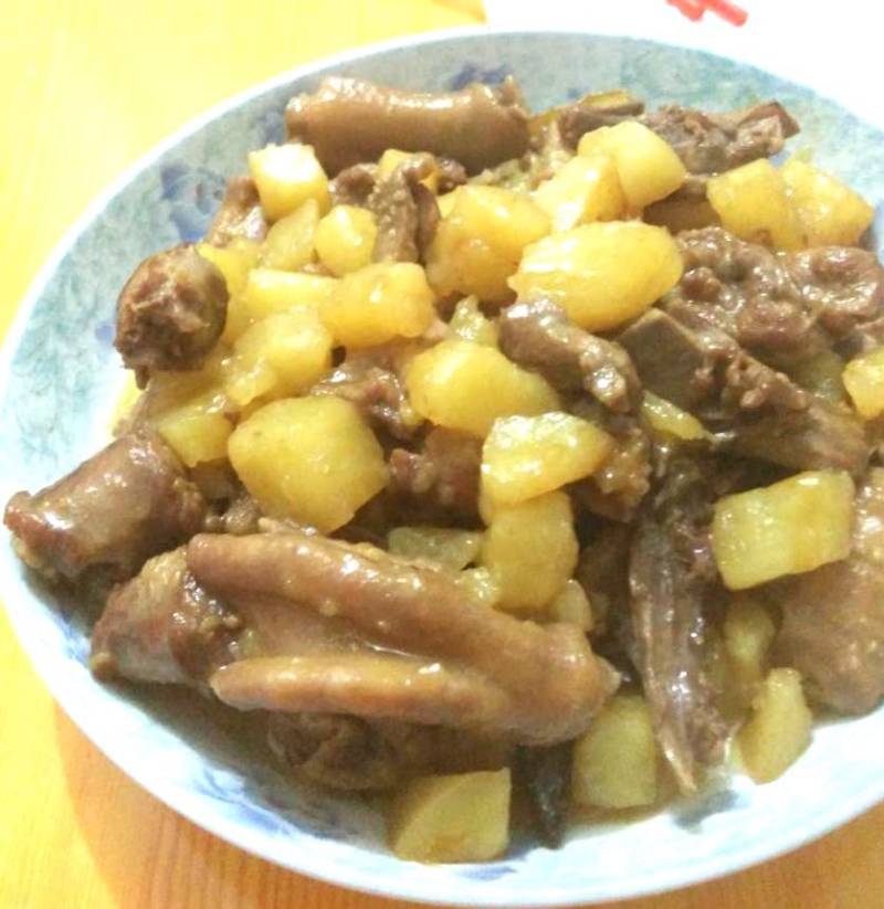 鸭肉炖土豆的做法