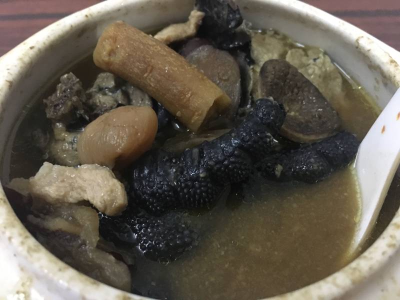 鹿尾巴肉松茸炖乌鸡的做法