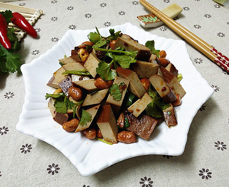 牦牛肉酱拌鸡蛋干的做法