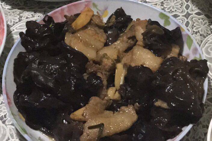 木耳炒肉片的做法