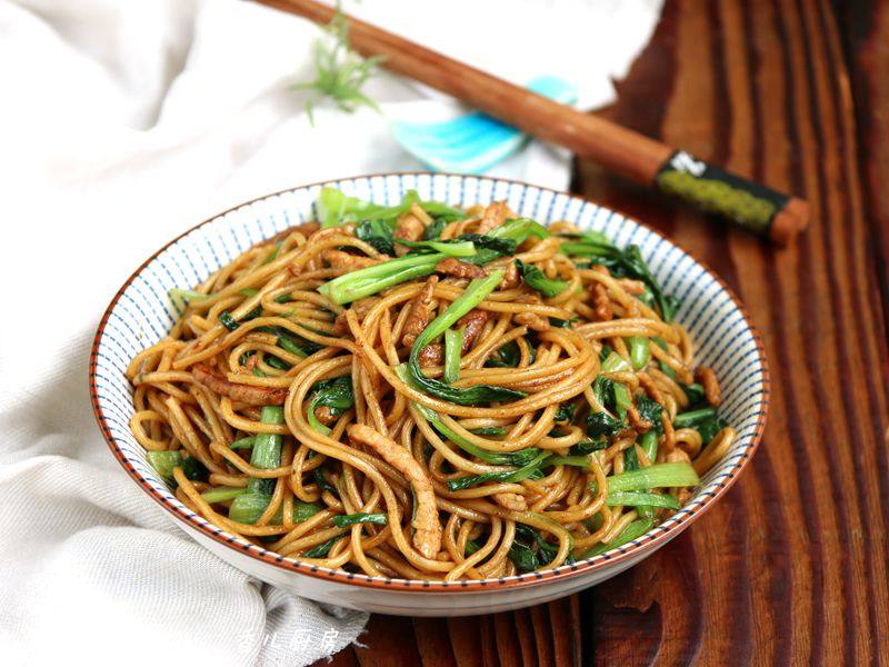 鸡毛菜肉丝炒面的做法