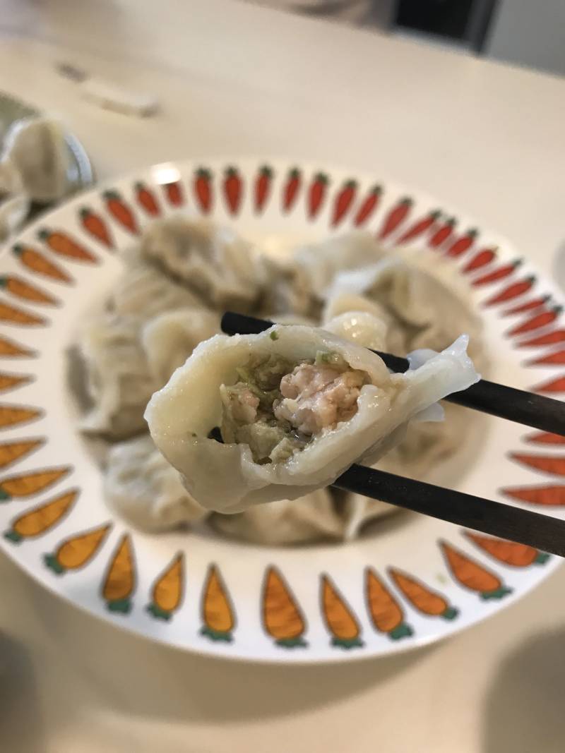 芹菜虾肉水饺的做法