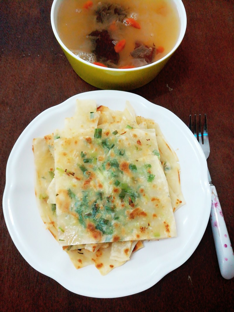 馄饨皮葱油饼的做法