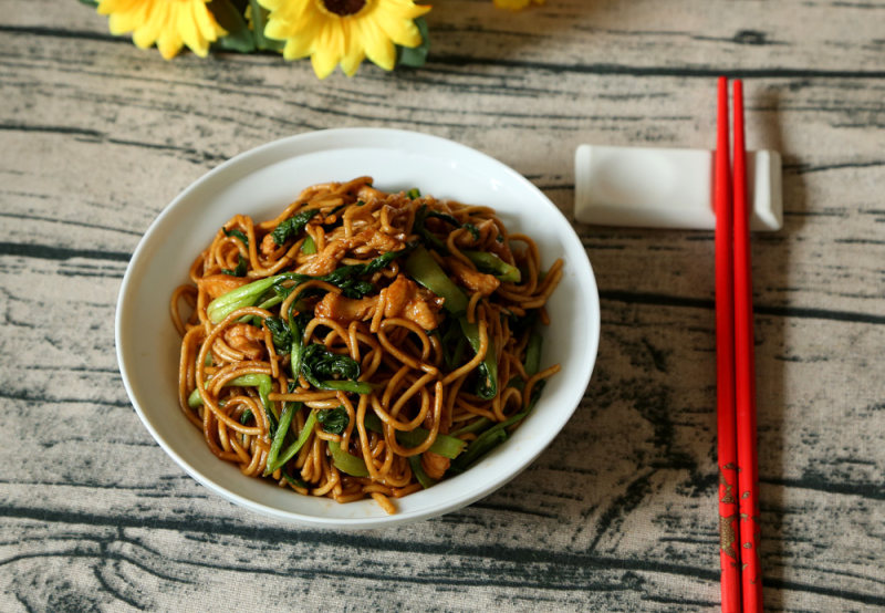 鸡丝毛菜炒面的做法