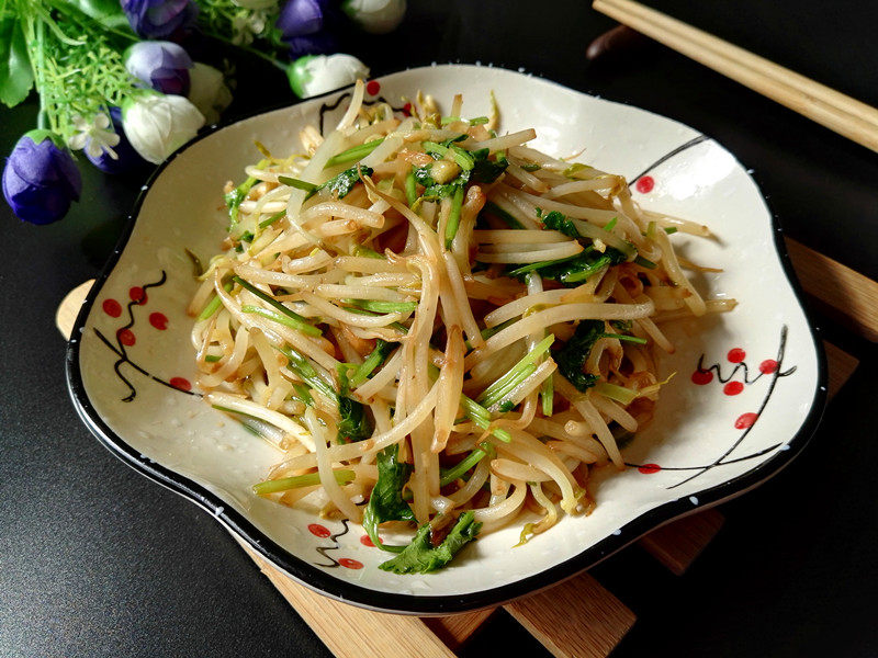 香菜炒豆芽的做法