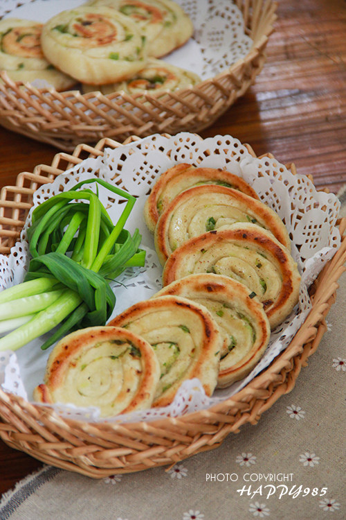 【葱油饼】变个花样做葱油饼的做法