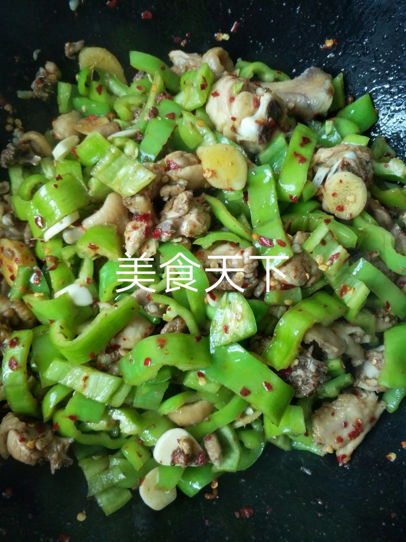 青椒炒鸡肉的做法