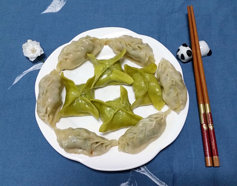 双色煎饺的做法