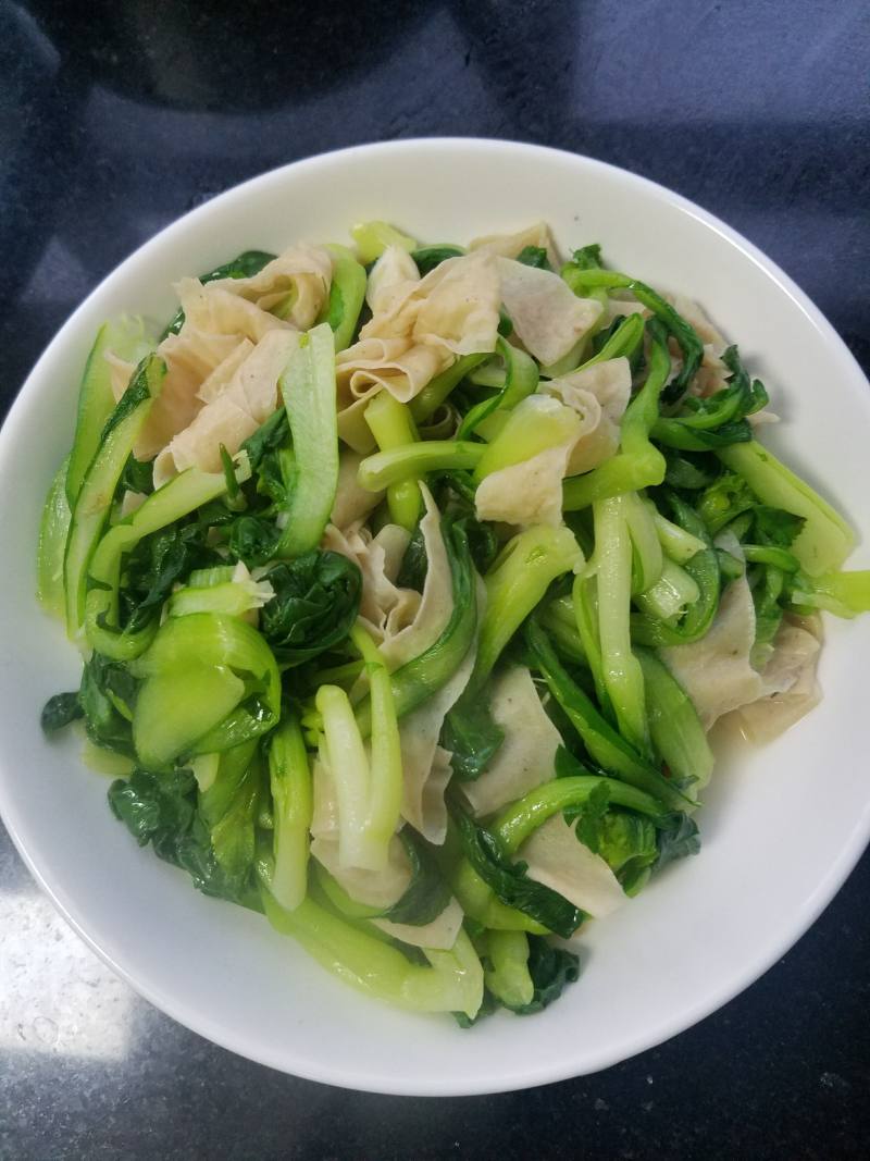 油菜炒豆皮的做法