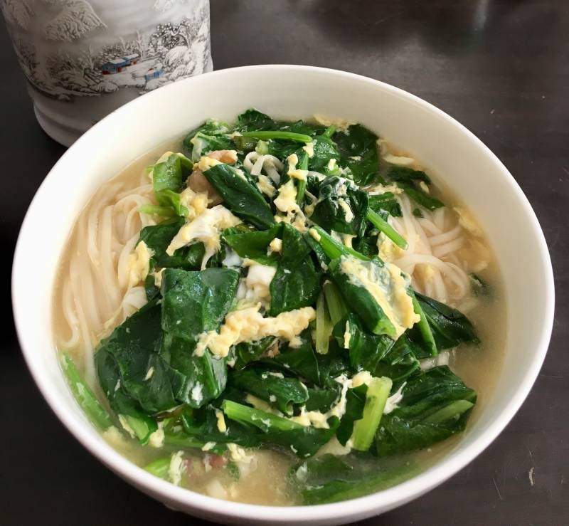 菠菜鸡蛋面的做法