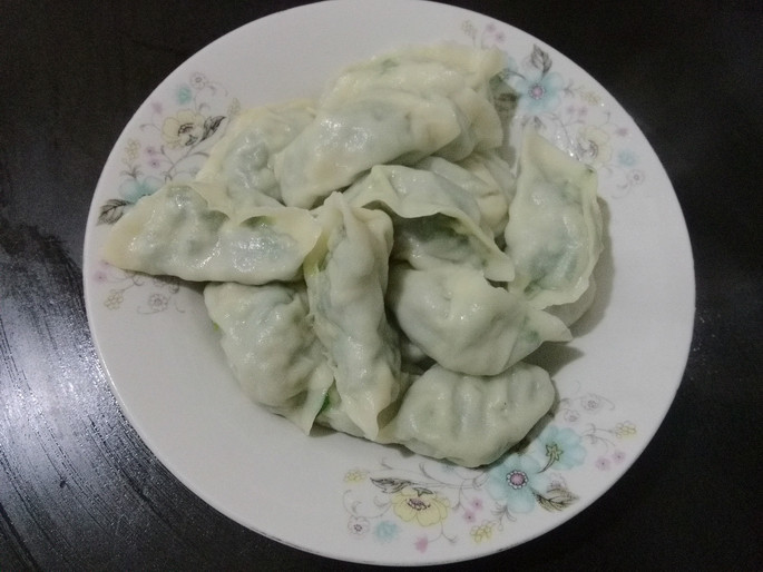 韭菜鸡蛋虾皮水饺的做法