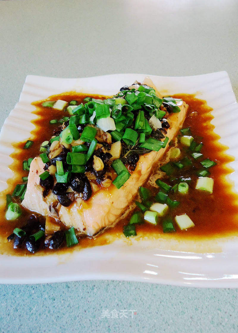 紫苏蒜头豆豉蒸三文鱼的做法