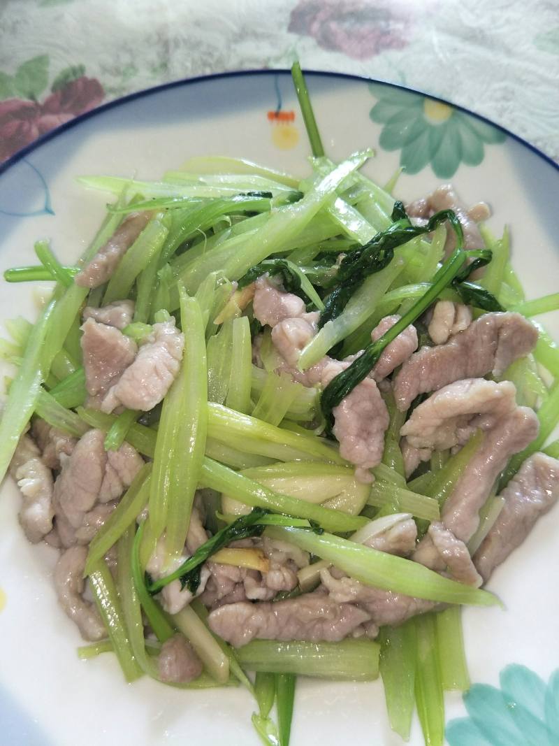 芹菜炒肉丝的做法