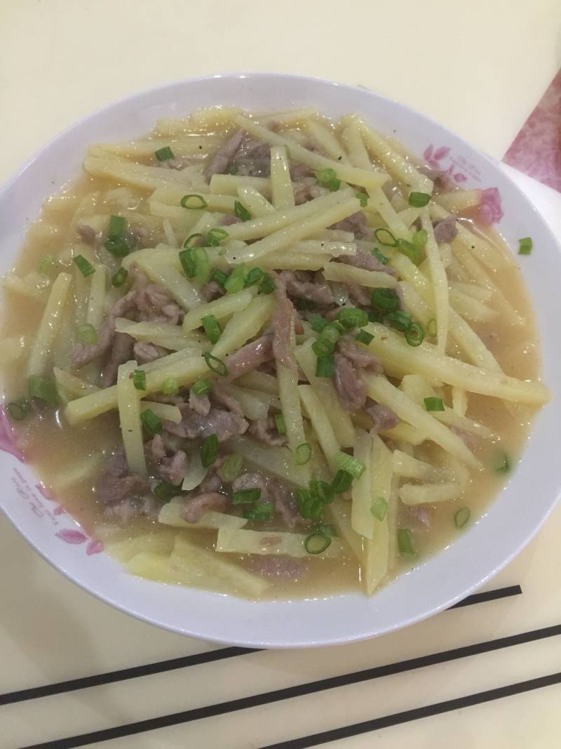 土豆丝炒肉的做法